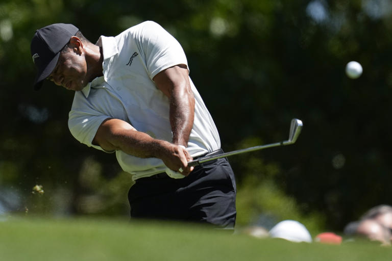 Tiger Woods shoots his worst round in a major championship with an 82 ...