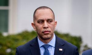 Bipartisan Foreign Aid, Border Security Bill a ‘Nonstarter’ for House Democrats: Rep. Jeffries