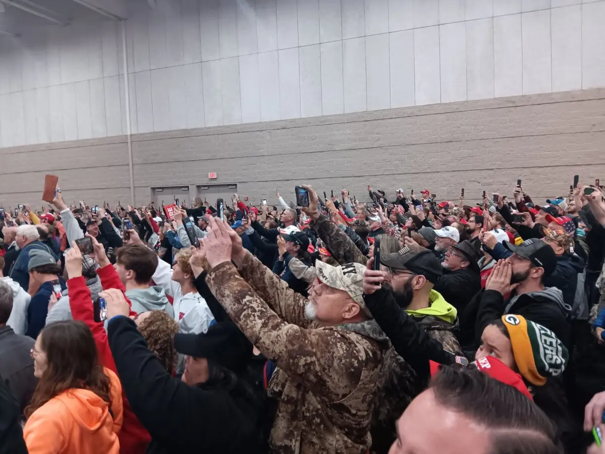 Part of the crowd at a Trump rally in Green Bay, Wis., on April 2, 2024, the day of the state's key. ( Nathan Worcester/The Epoch Times. )